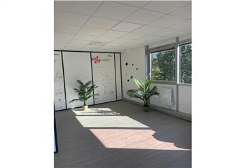 Location bureau Saint-Thibault-des-Vignes (77400) - 920 m² à Saint-Thibault-des-Vignes - 77400