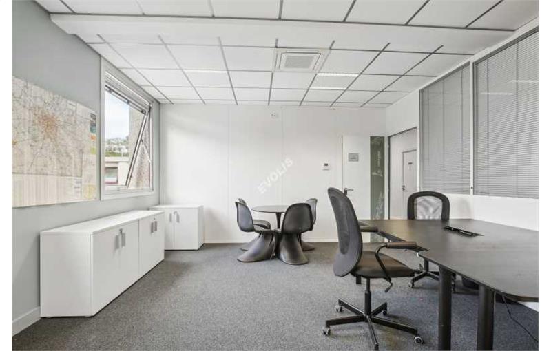 Location de bureau de 60 m² à Tremblay-en-France - 93290 photo - 1