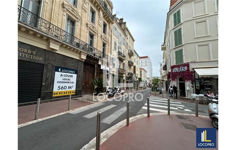Location de local commercial de 560 m² à Cannes - 06400 photo - 1