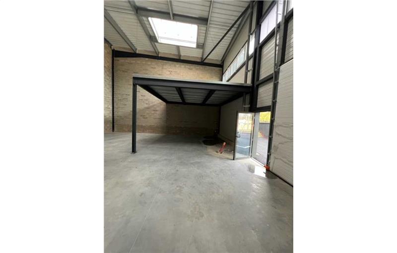 Location d'entrepôt de 165 m² à Beychac-et-Caillau - 33750 photo - 1