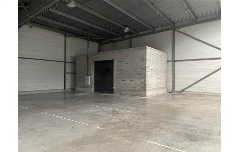 Location d'entrepôt de 2 914 m² à Blanquefort - 33290 photo - 1