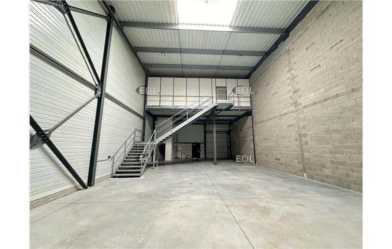 Location d'entrepôt de 277 m² à Meyreuil - 13590 photo - 1