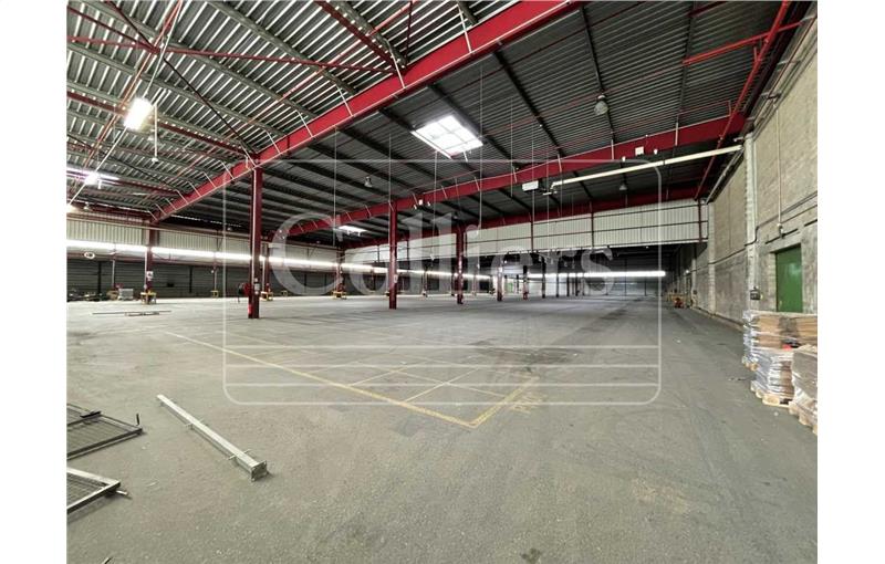Location d'entrepôt de 9 119 m² à Vitrolles - 13127 photo - 1