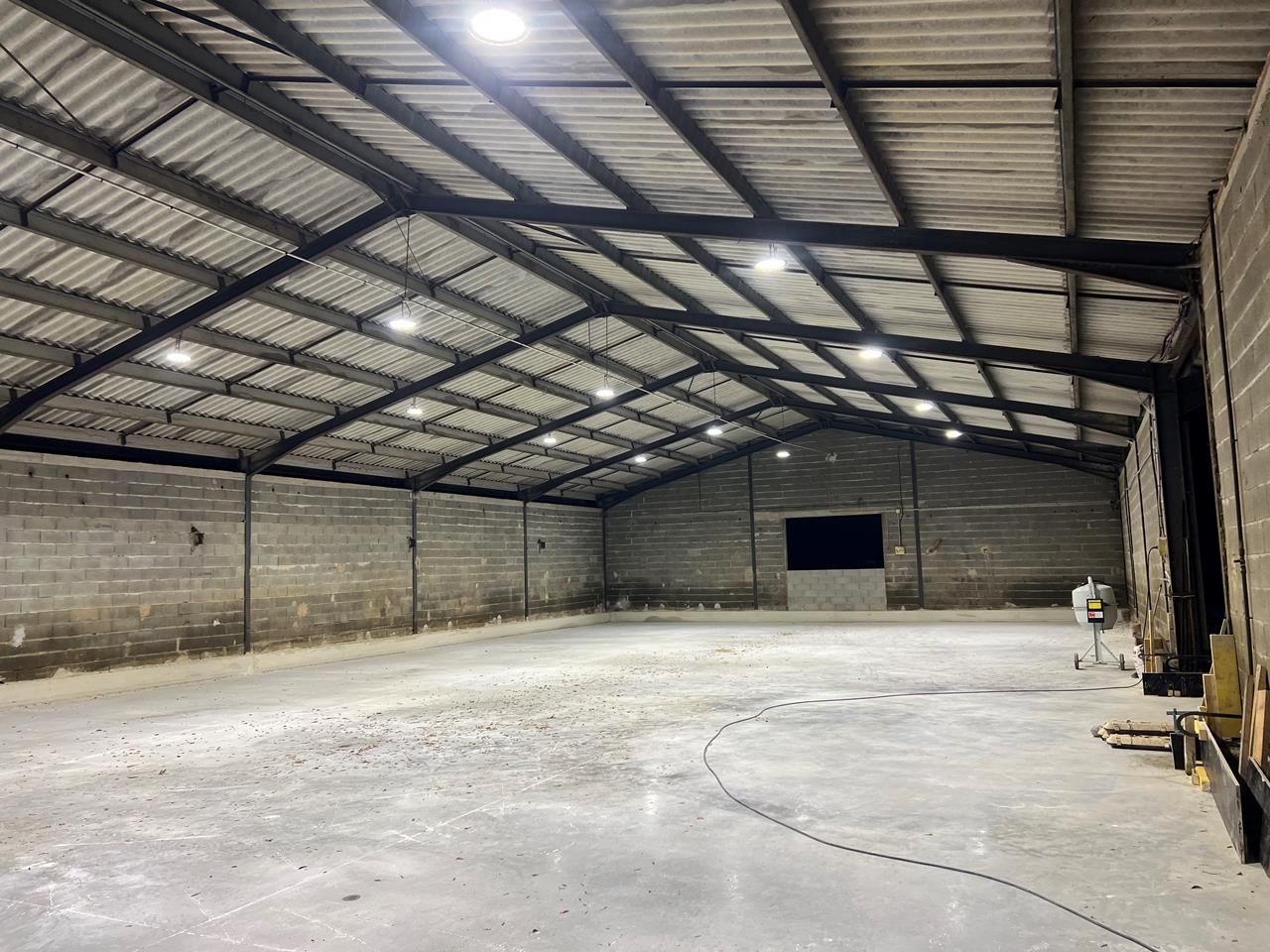 Hangar à louer Le Cannet-des-Maures - Accès direct A8 - Geolocaux