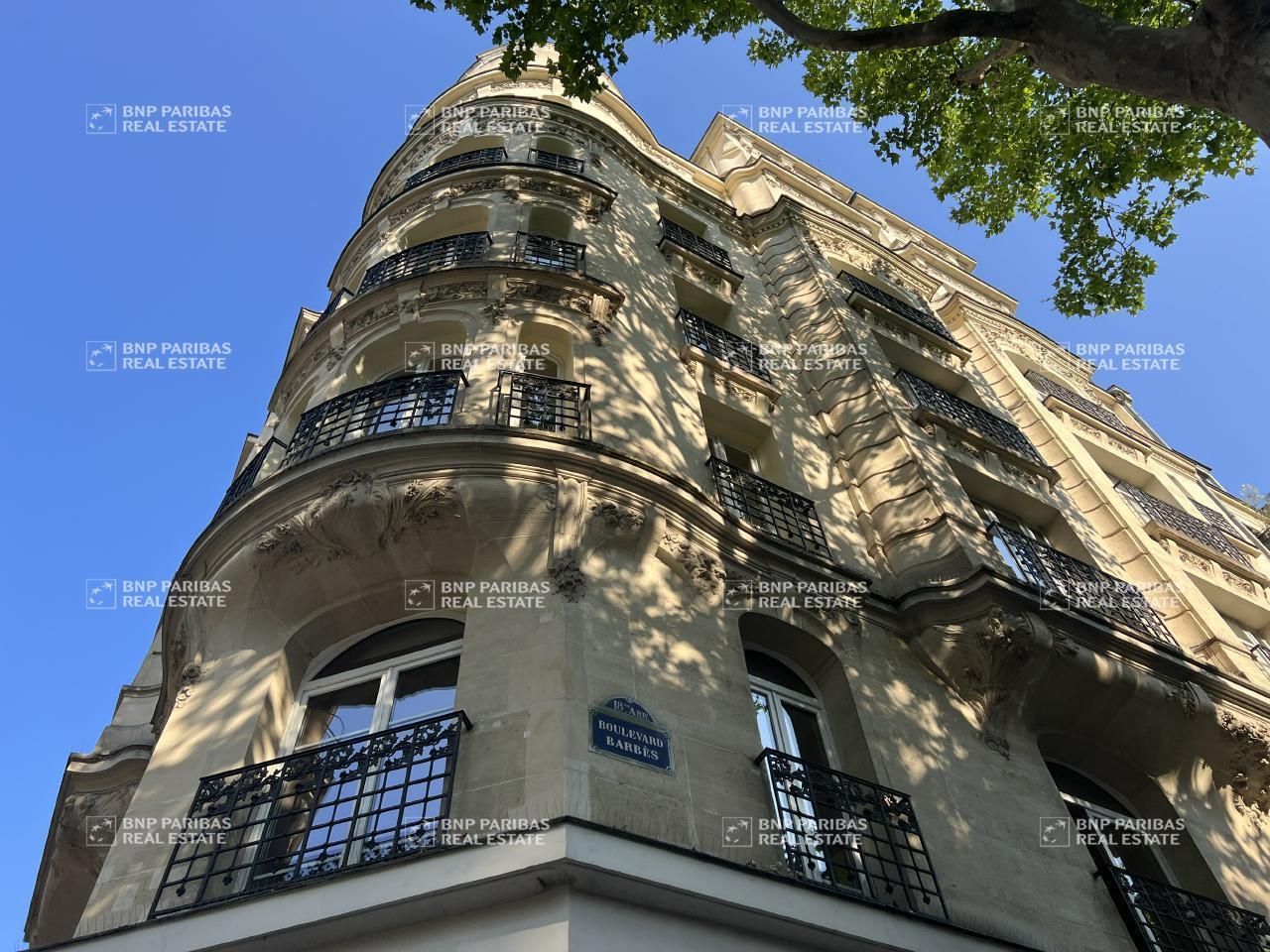Location Bureaux 1940.8 m² non divisibles 75018 Paris