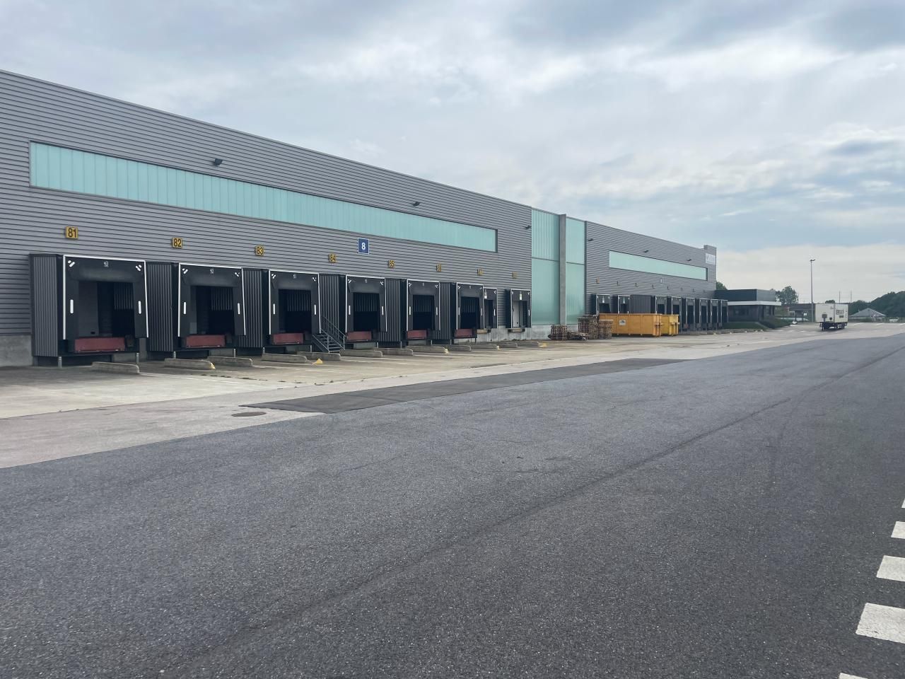 42850 m² pour cetentrepôts classe a en location à Chaulnes