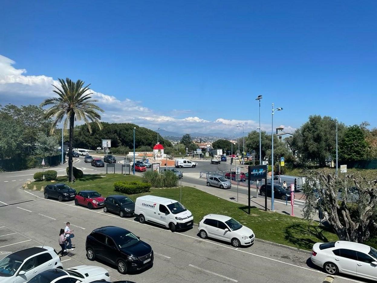 1350 m² pour ce activité en location à Villeneuve-loubet