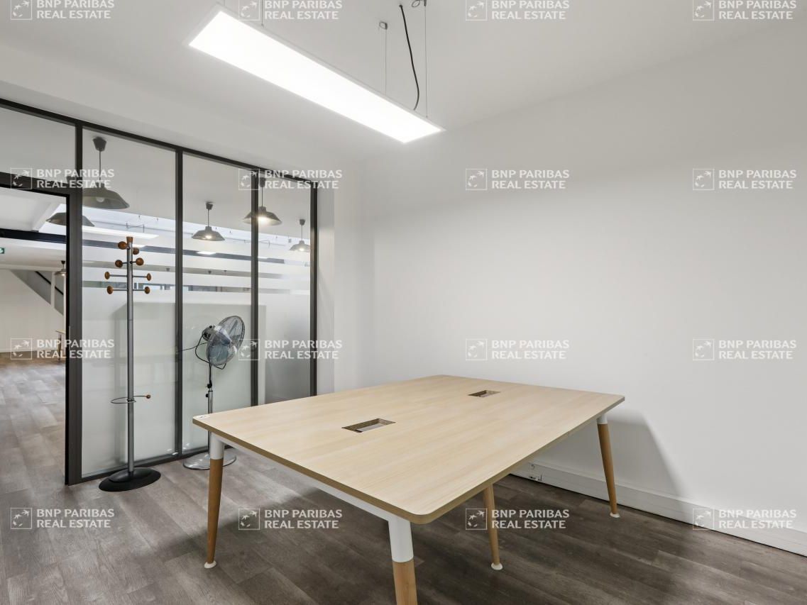 330 m² pour ce bureaux en location à Paris