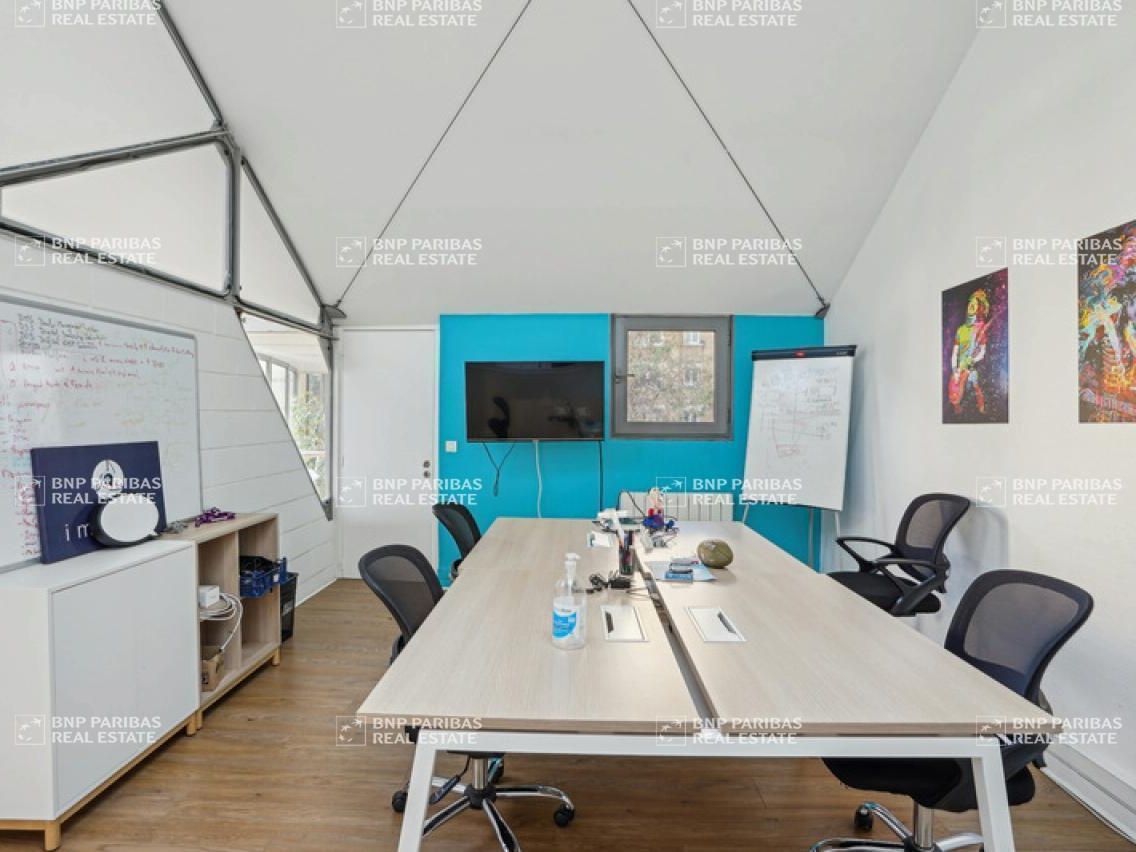 480 m² pour ce bureaux en location à Cachan