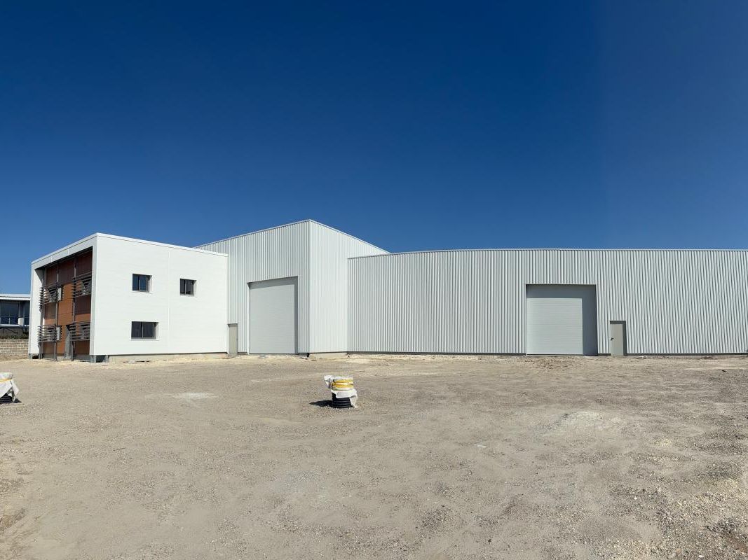 1010 m² pour ce activité en location à Bassens