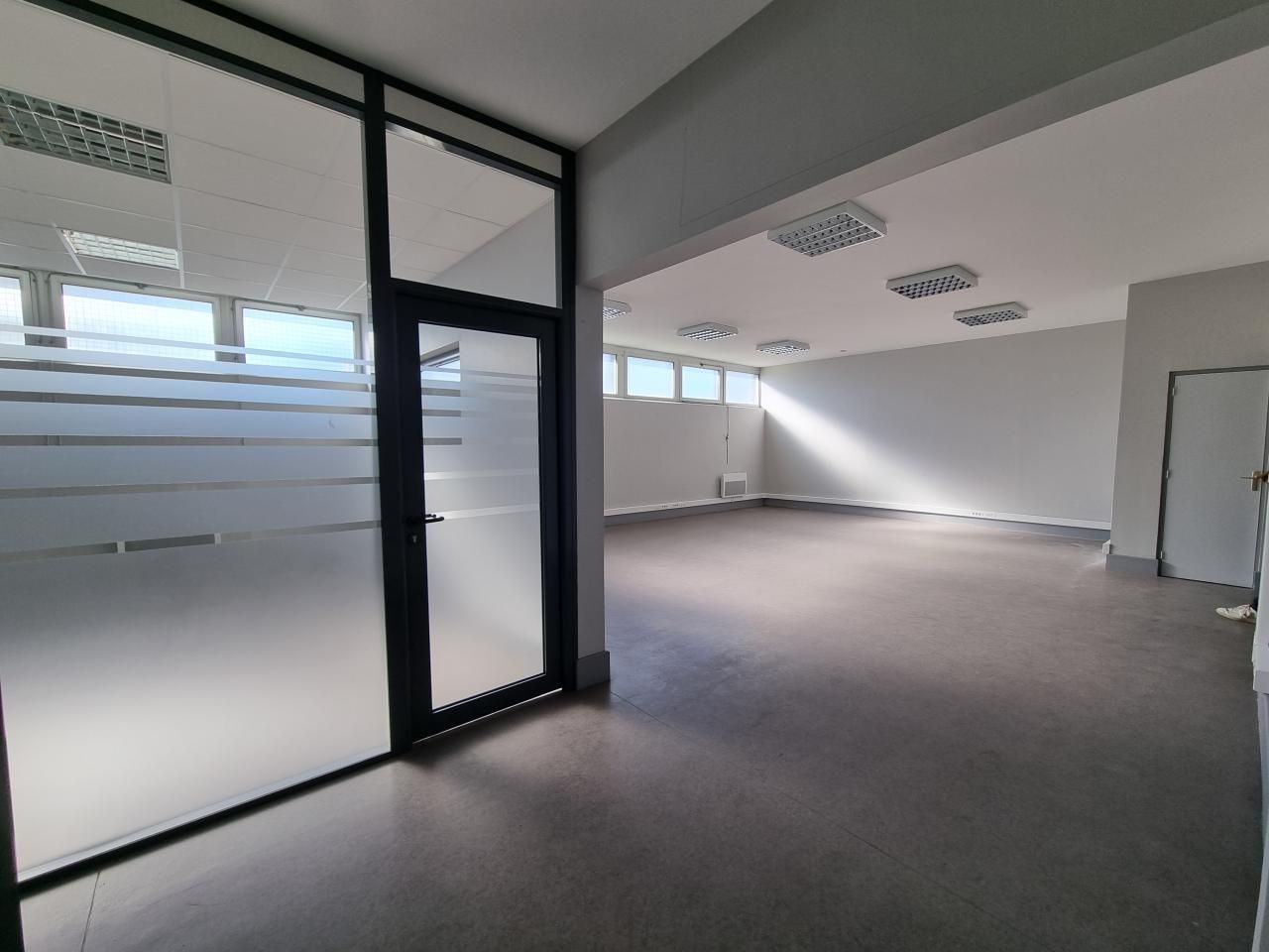 3082 m² pour ce activité en location à Saint-pierre-des-corps