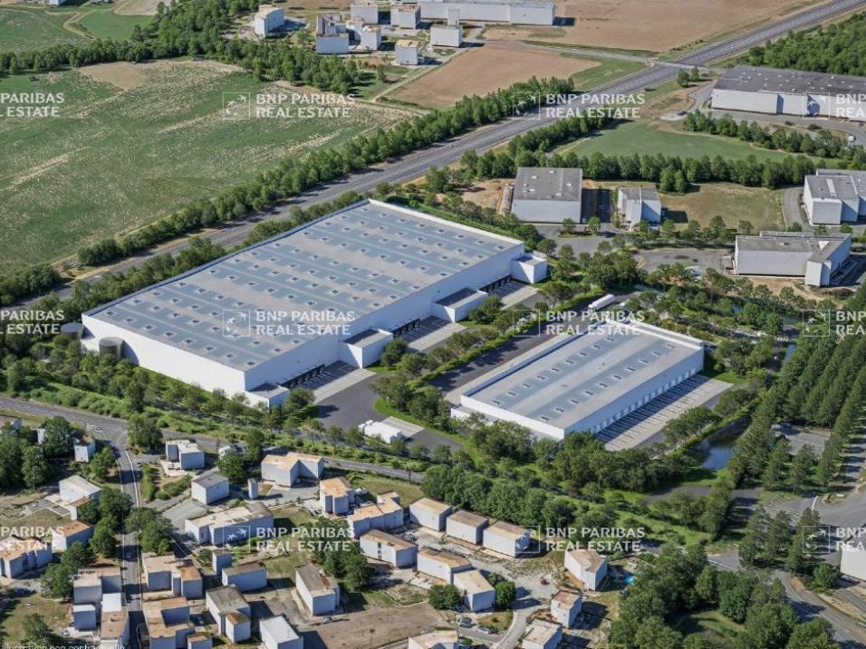 6055 m² pour cetentrepôts classe c en location à Montaigu-vendée