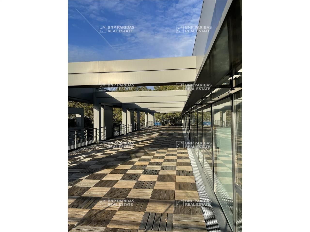 1470 m² pour ce bureaux en location à Bagneux