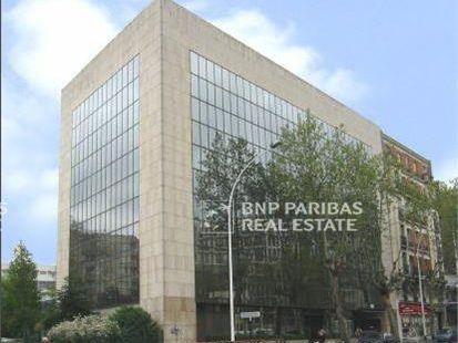 777 m² pour ce bureaux en location à Montrouge
