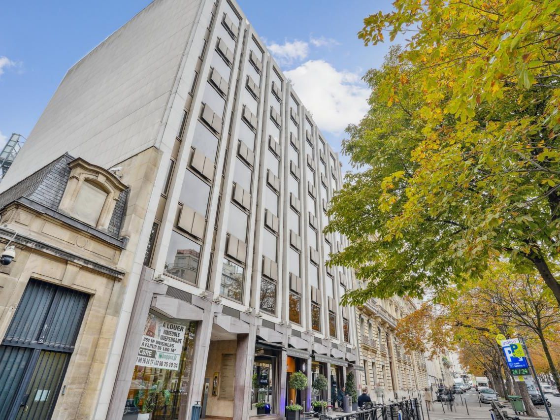 Location Bureaux 107.7 m² non divisibles 75008 Paris