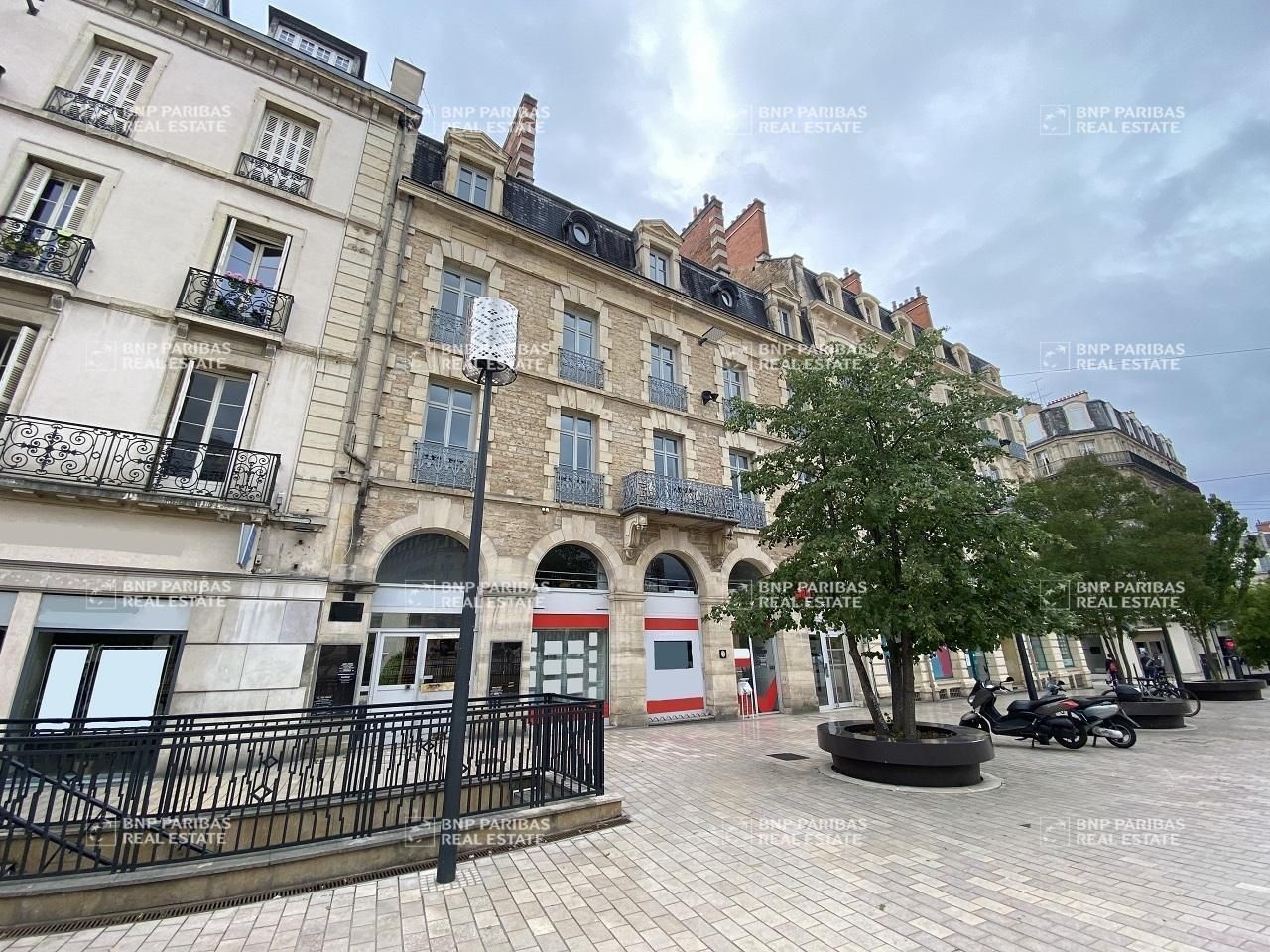 215 m² pour ce bureaux en location à Dijon