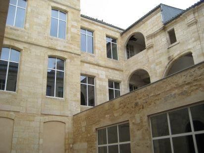 Location Bureaux 948.87 m² divisibles 33300 Bordeaux
