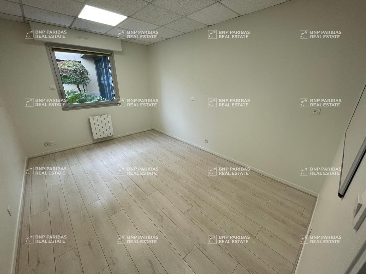 Location Mixtes 250 m² non divisibles 35830 Betton