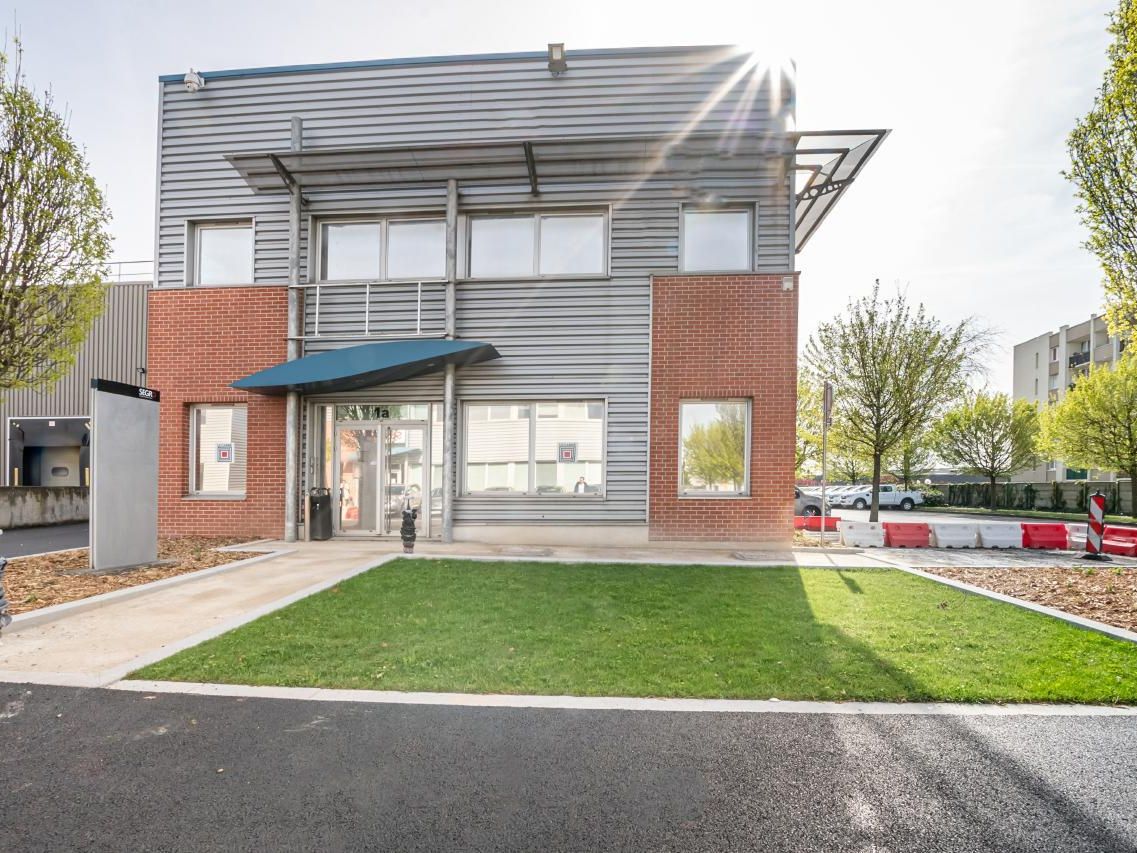 Location PME-PMI 1954 m² divisibles 93150 Le blanc-mesnil