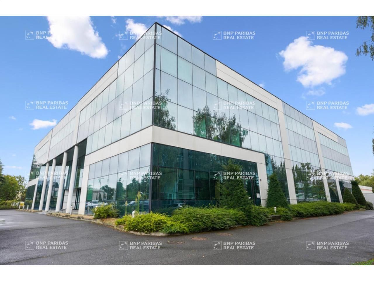 1914 m² pour ce bureaux en location à Villebon sur yvette