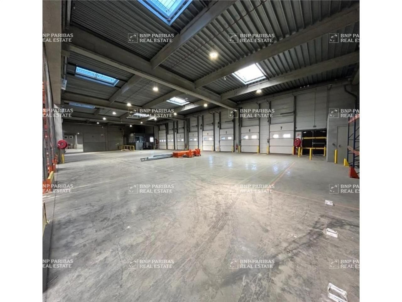 7064 m² pour cetentrepôts classe b en location à Corbas