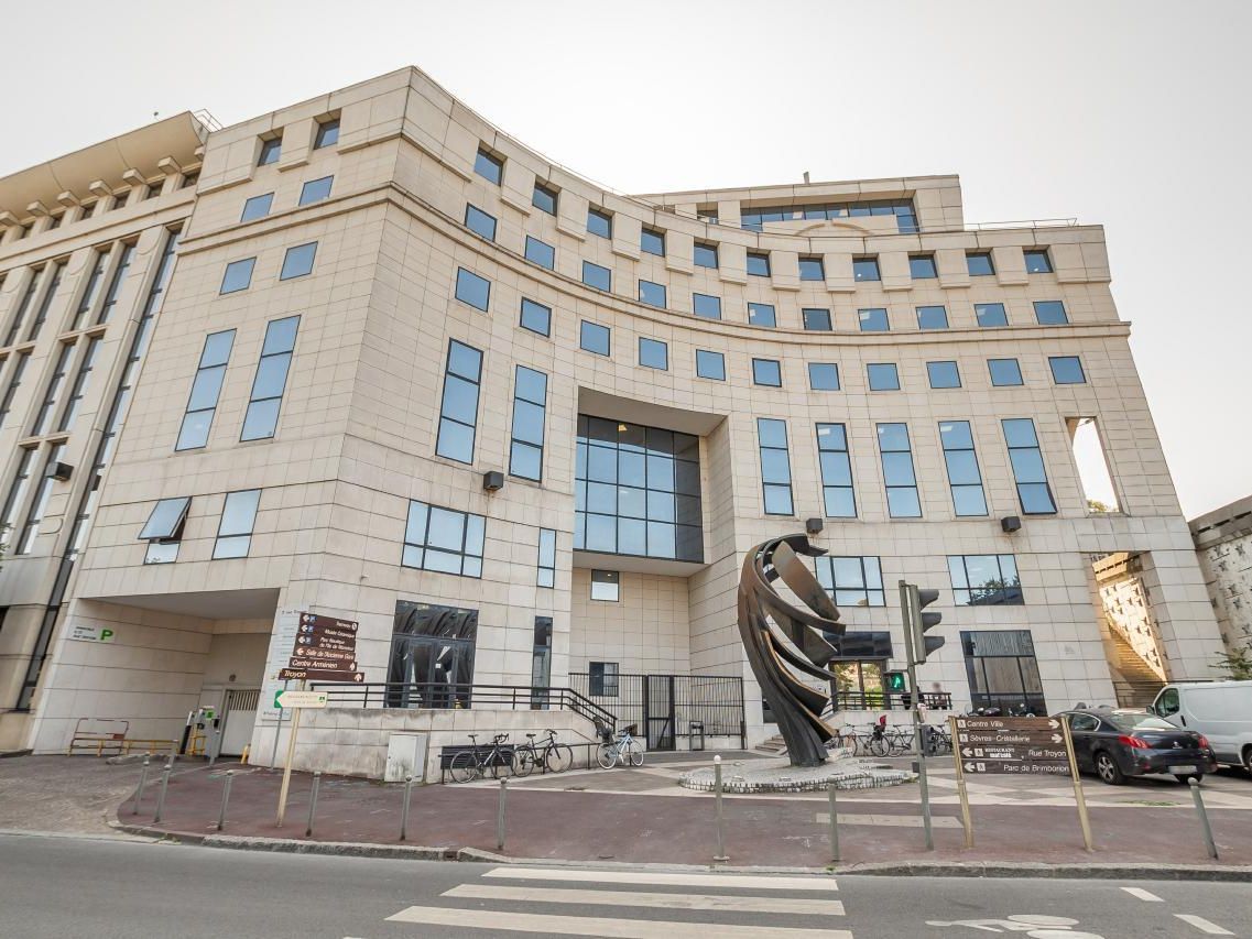 Location Bureaux 1063 m² divisibles 92310 Sèvres