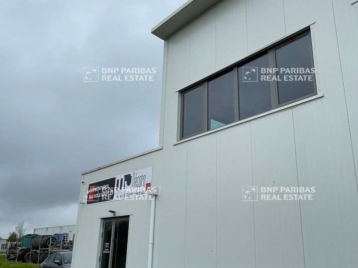 711 m² pour ce activité en vente à Sauvagnon