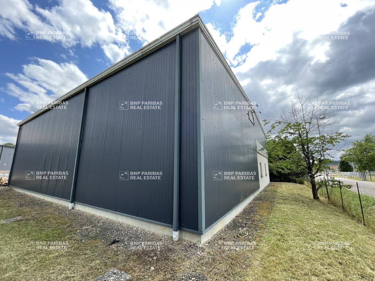 645 m² pour ce activité en location à Ludres