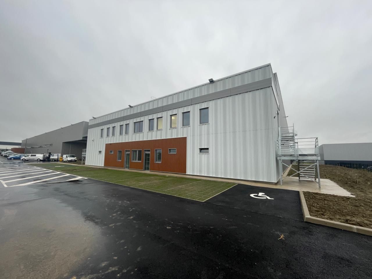 Location Bureaux 300 m² divisibles 95740 Frépillon