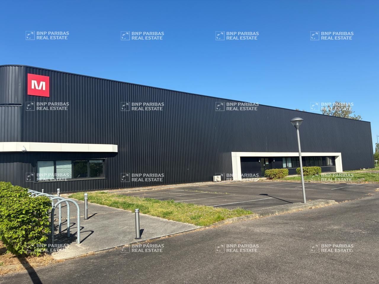 2486 m² pour ce activité en location à Élancourt