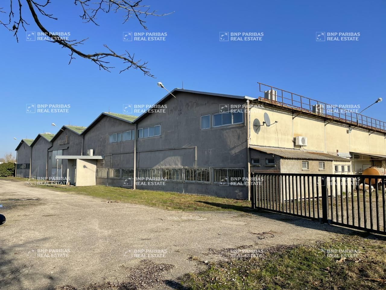 Location Activité 2013 m² non divisibles 33440 Ambarès-et-lagrave