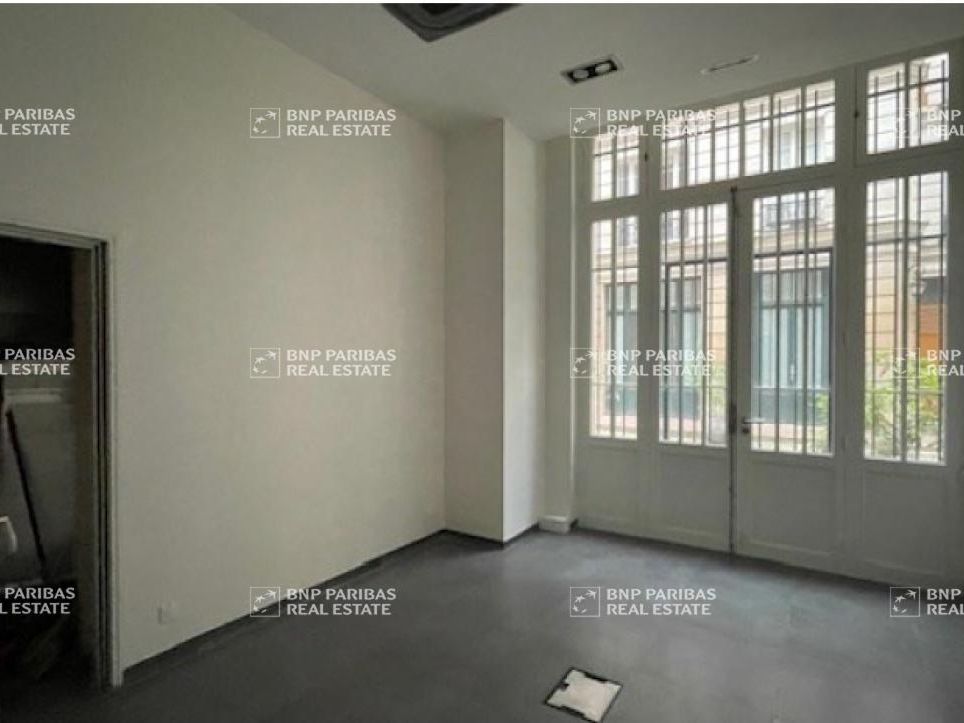 215.63 m² pour ce local commercial en location à Paris