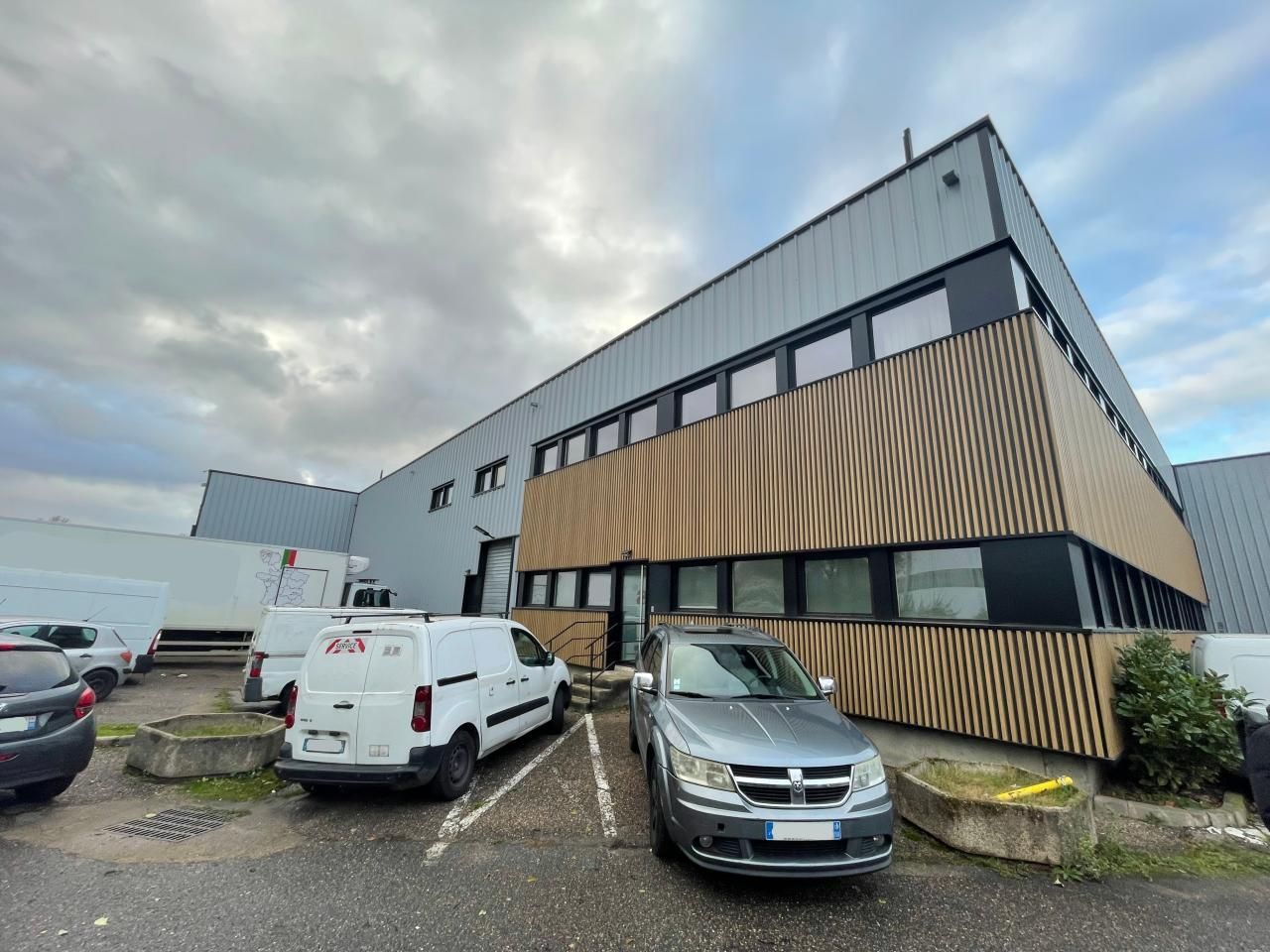 1834 m² pour ce pme-pmi en location à Villeneuve-la-garenne