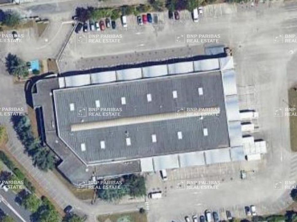 3817 m² pour cetentrepôts classe c en location à Décines-charpieu