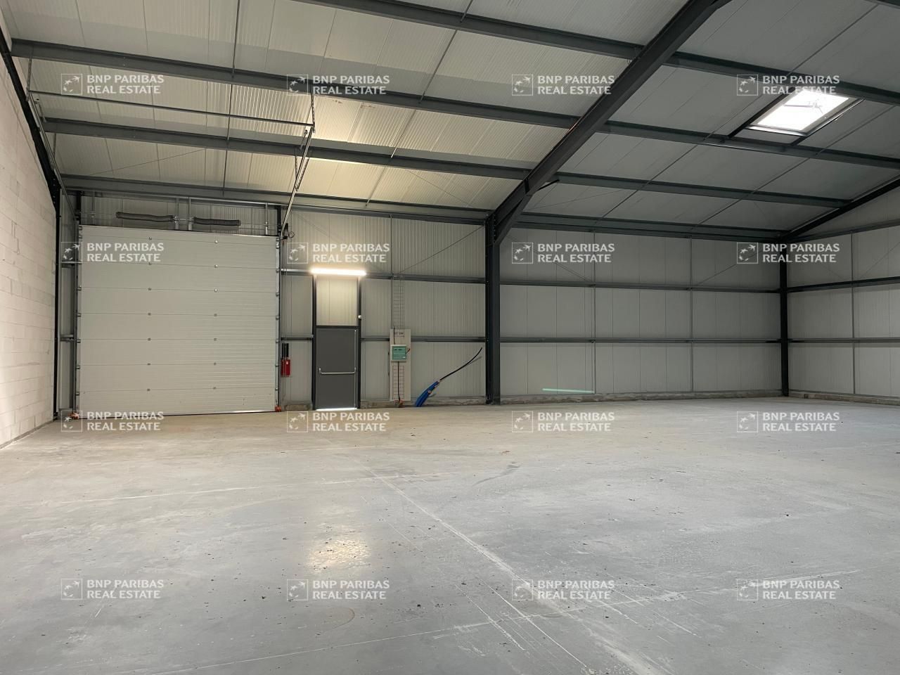 442 m² pour ce activité en location à Montussan