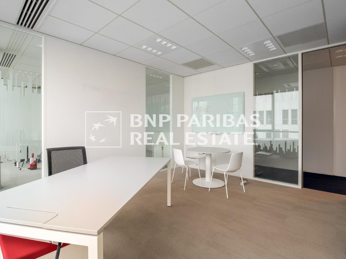 3802 m² pour ce bureaux en location à Aubervilliers