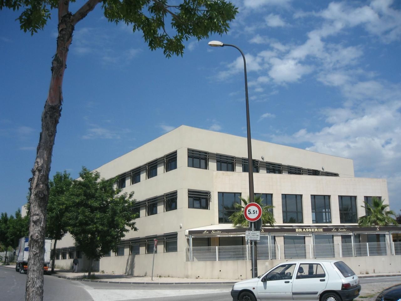 390 m² pour ce bureaux en location à Marseille