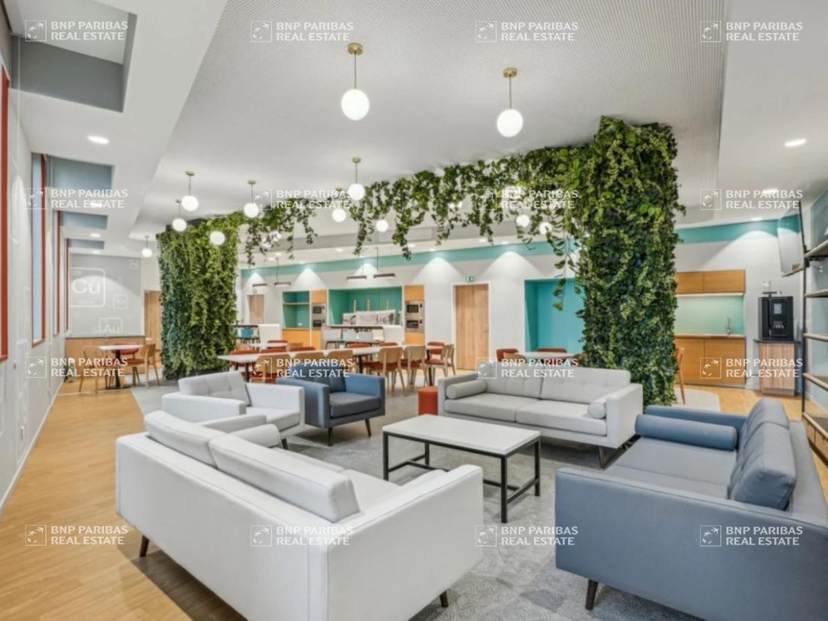 5487.7 m² pour ce bureaux en location à Villejuif