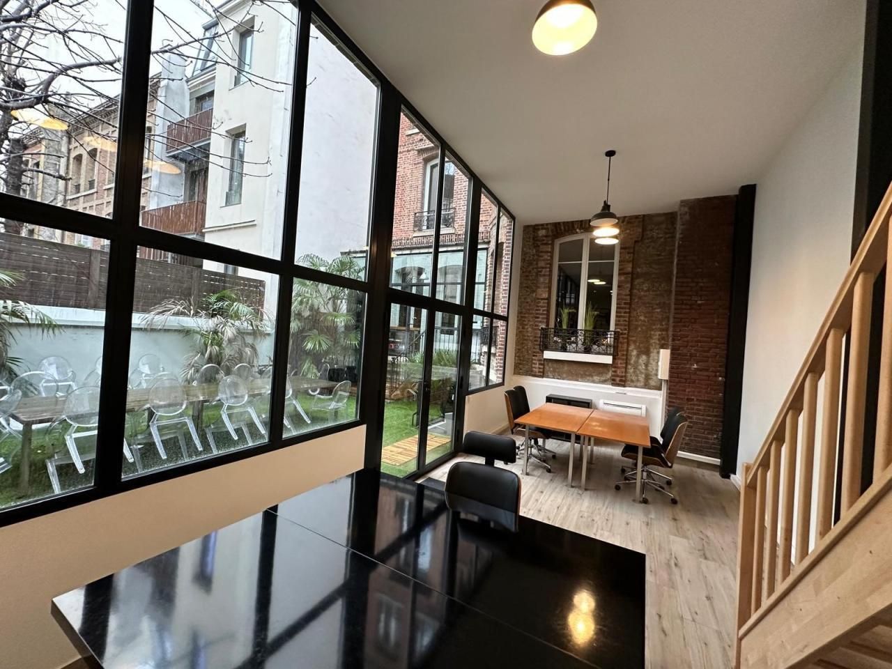 115.5 m² pour ce bureaux en location à Paris