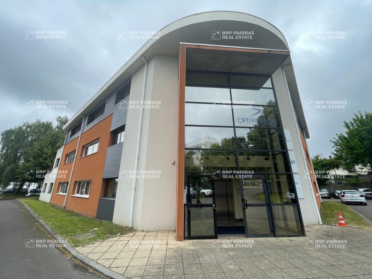 370 m² pour ce bureaux en location à Saint gregoire