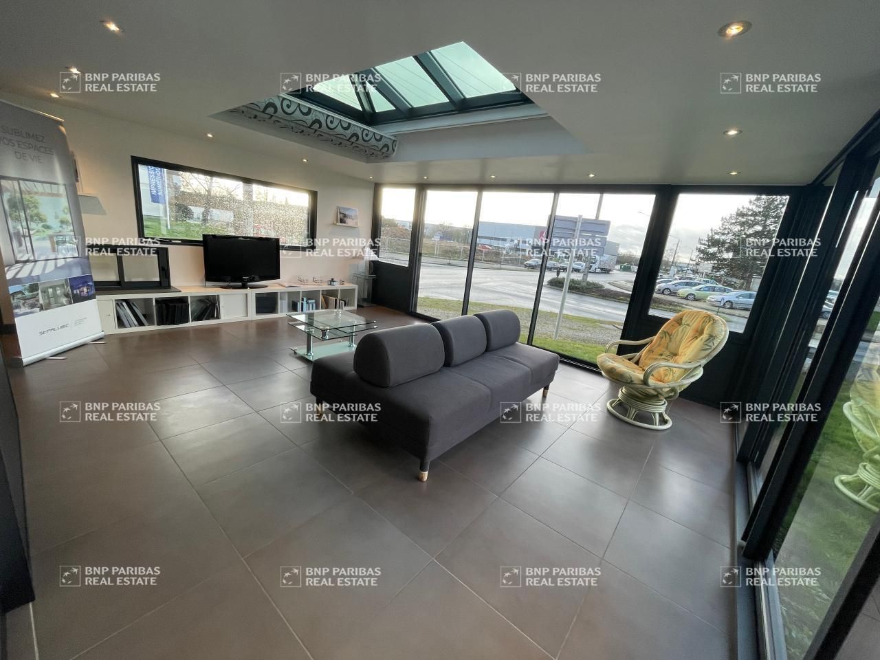 1474 m² pour ce activité en location à Le rheu