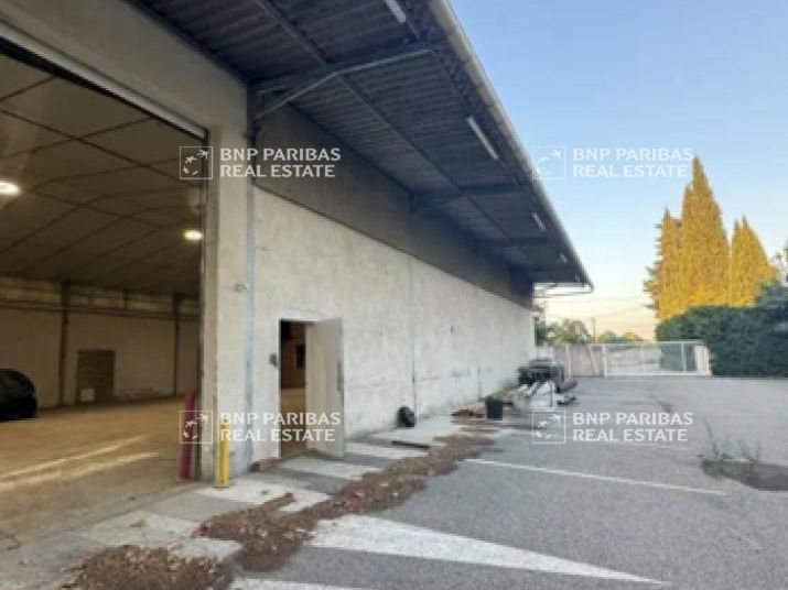 884 m² pour ce activité en vente à Châteaurenard