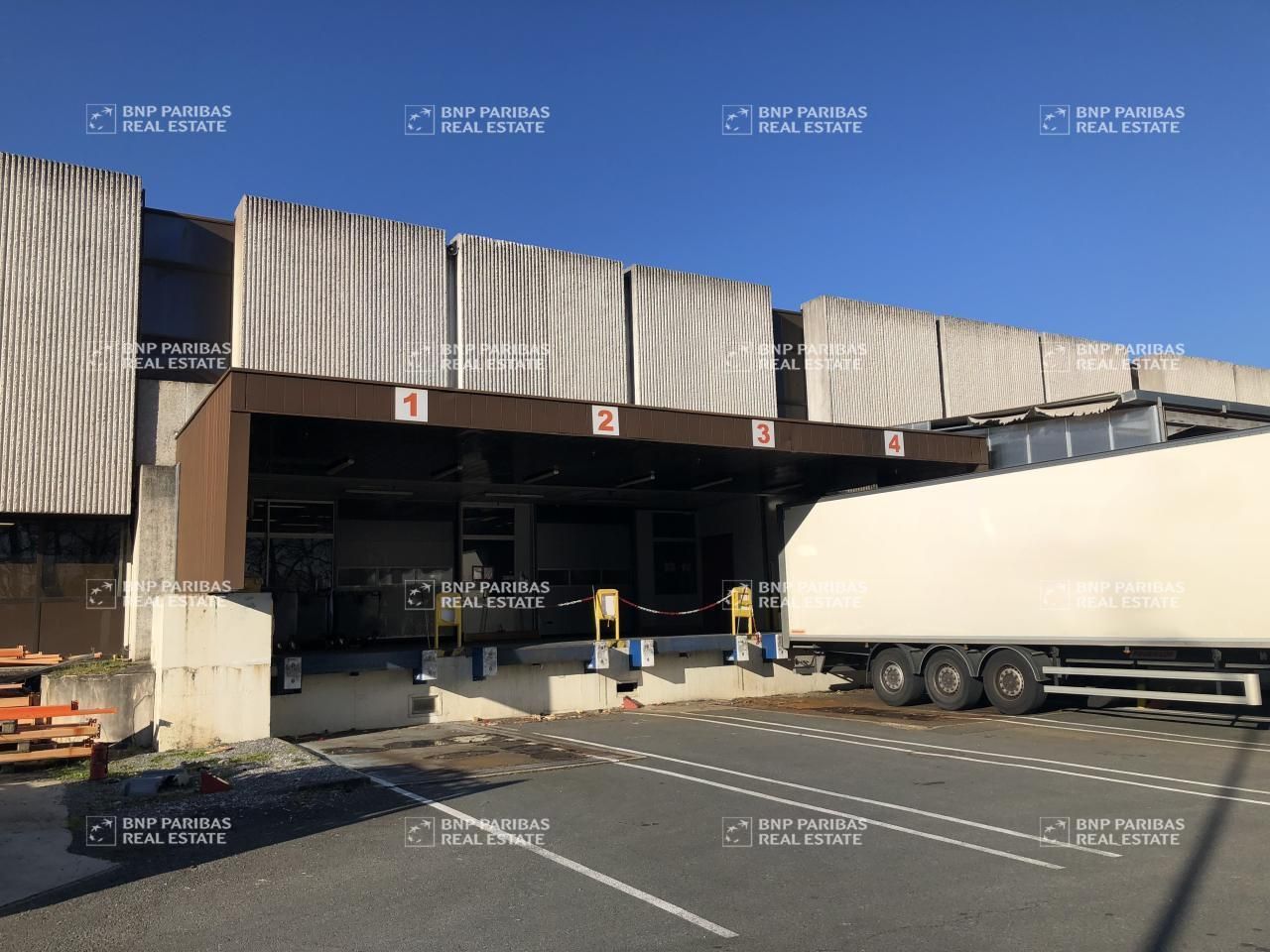 Location Entrepôts classe C 5266 m² non divisibles 33610 Canéjan