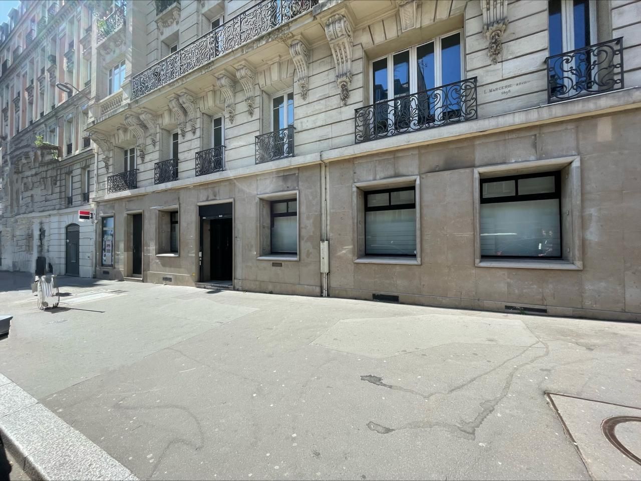 252 m² pour ce local commercial en location à Paris
