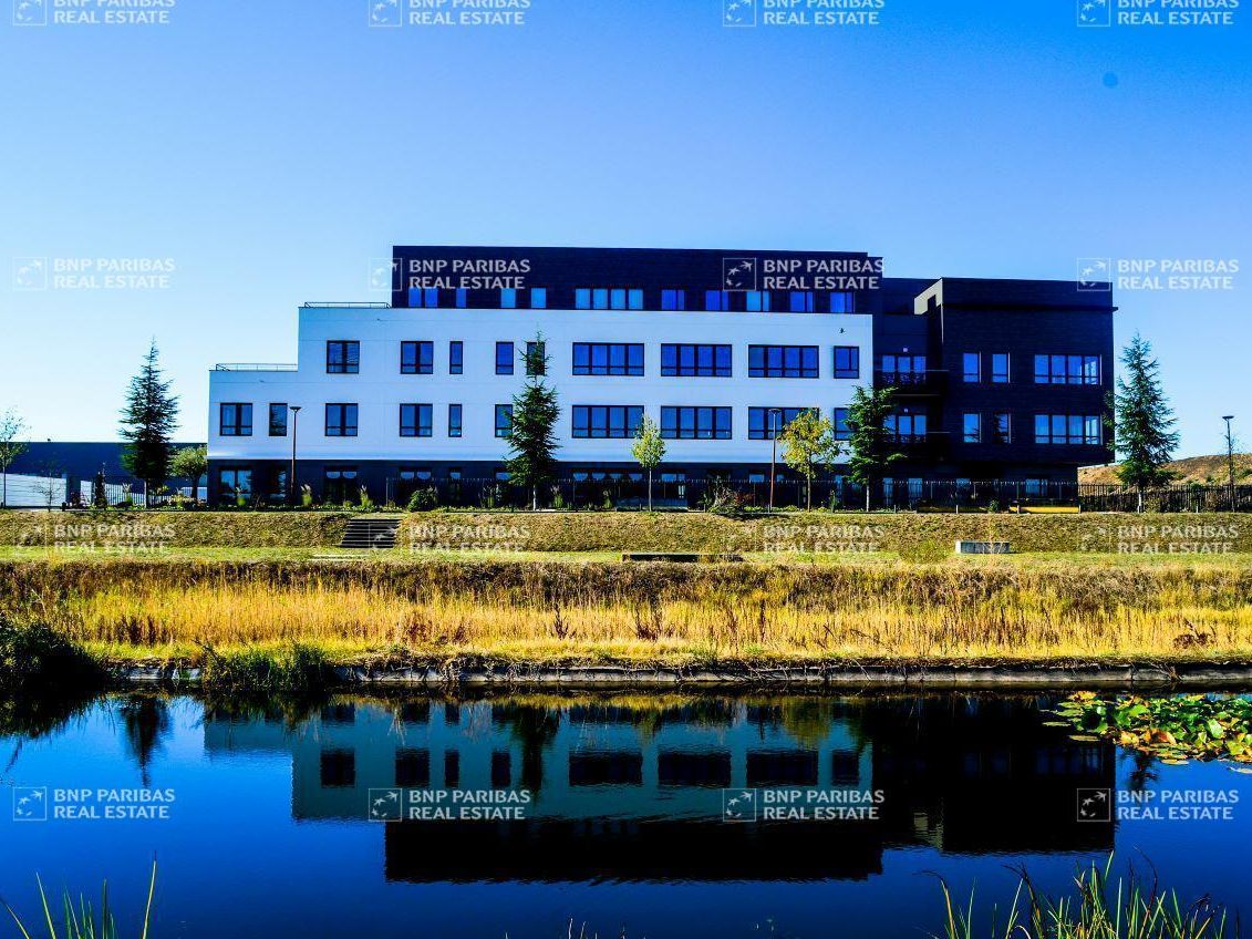 Location Bureaux 792 m² divisibles 69740 Genas