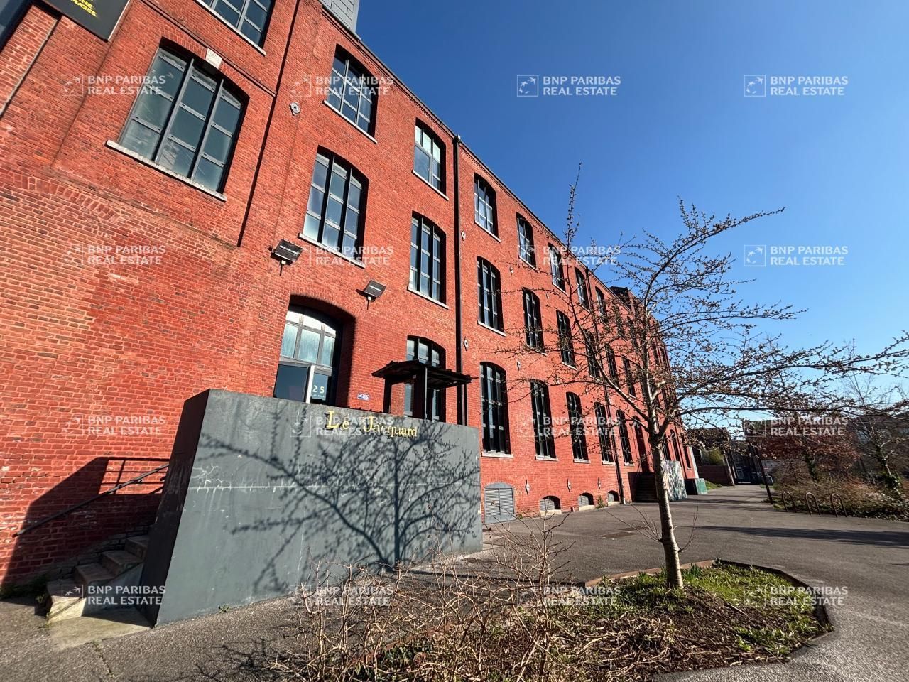 1105.2 m² pour ce bureaux en location à Roubaix