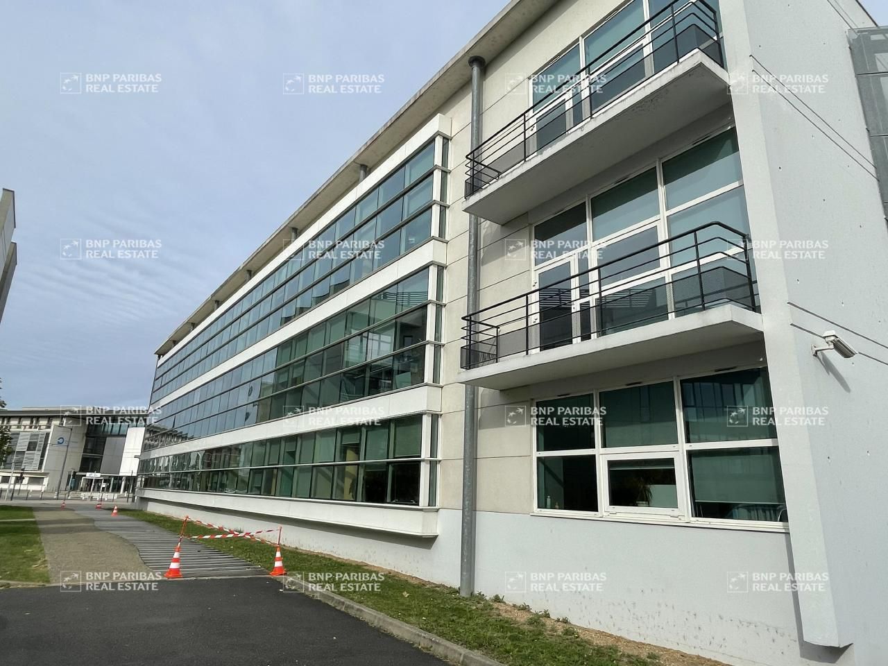 1457.5 m² pour ce bureaux en location à Tours