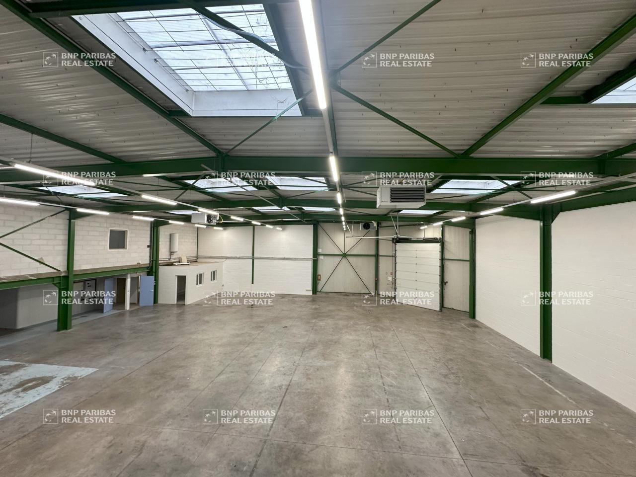 Location PME-PMI 981 m² non divisibles 77400 Saint-thibault-des-vignes