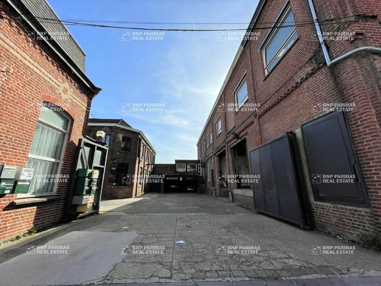 1000 m² pour ce mixtes en location à Roubaix