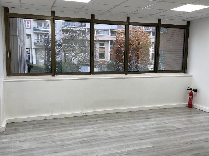 Location Bureaux 331 m² divisibles 93100 Montreuil